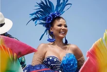 Melissa Martínez con SuperGIROS en el desfile del Carnaval de Barranquilla